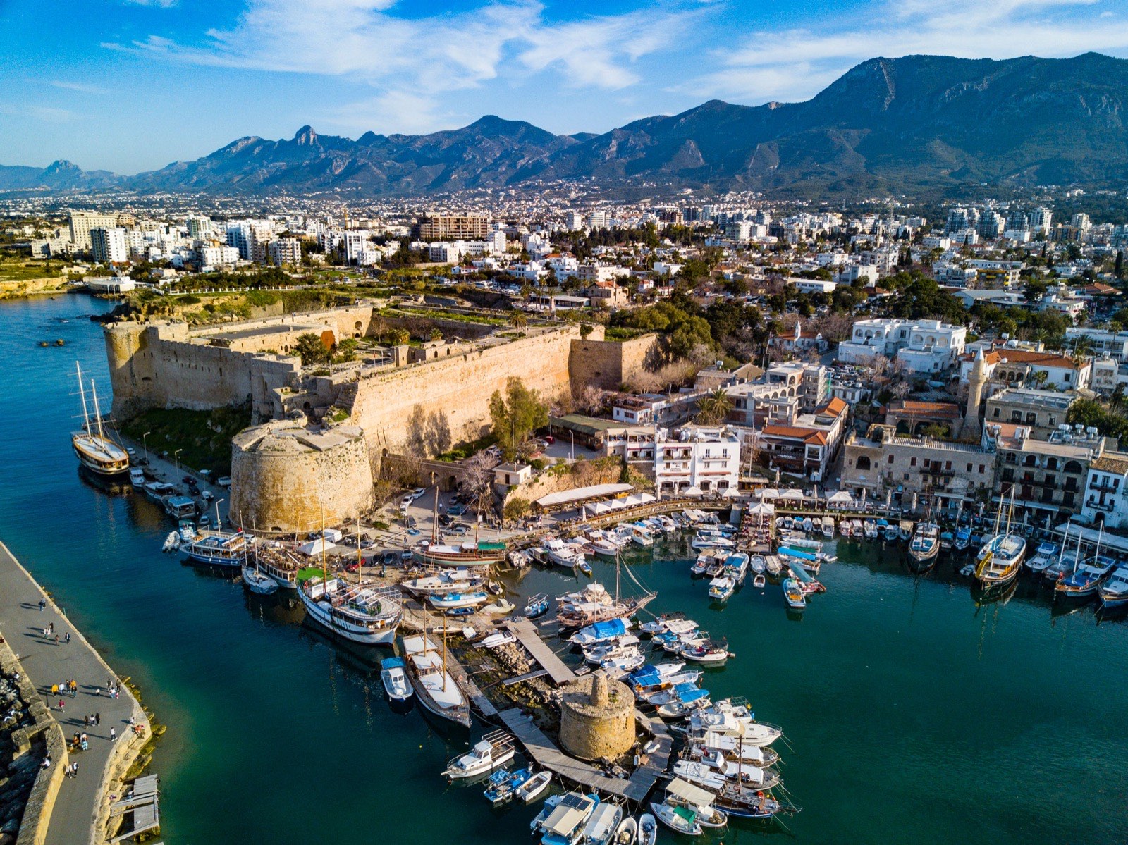 Girne limanı ve kalesi kuş bakışı görünüm
